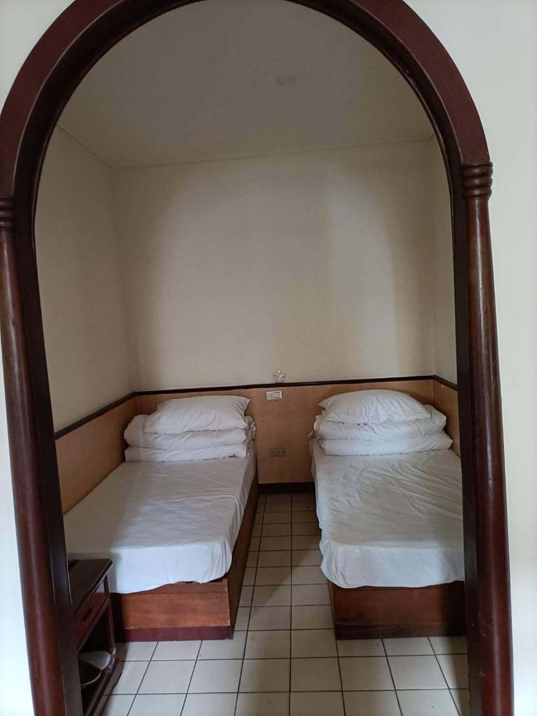 丸松商旅 Hotell Miaoli Exteriör bild