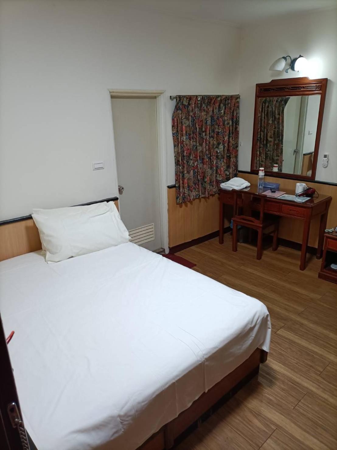 丸松商旅 Hotell Miaoli Exteriör bild