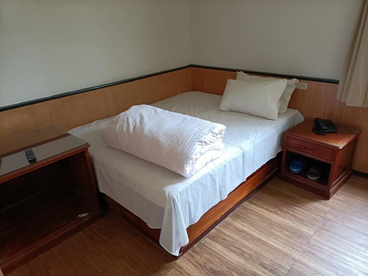 丸松商旅 Hotell Miaoli Exteriör bild