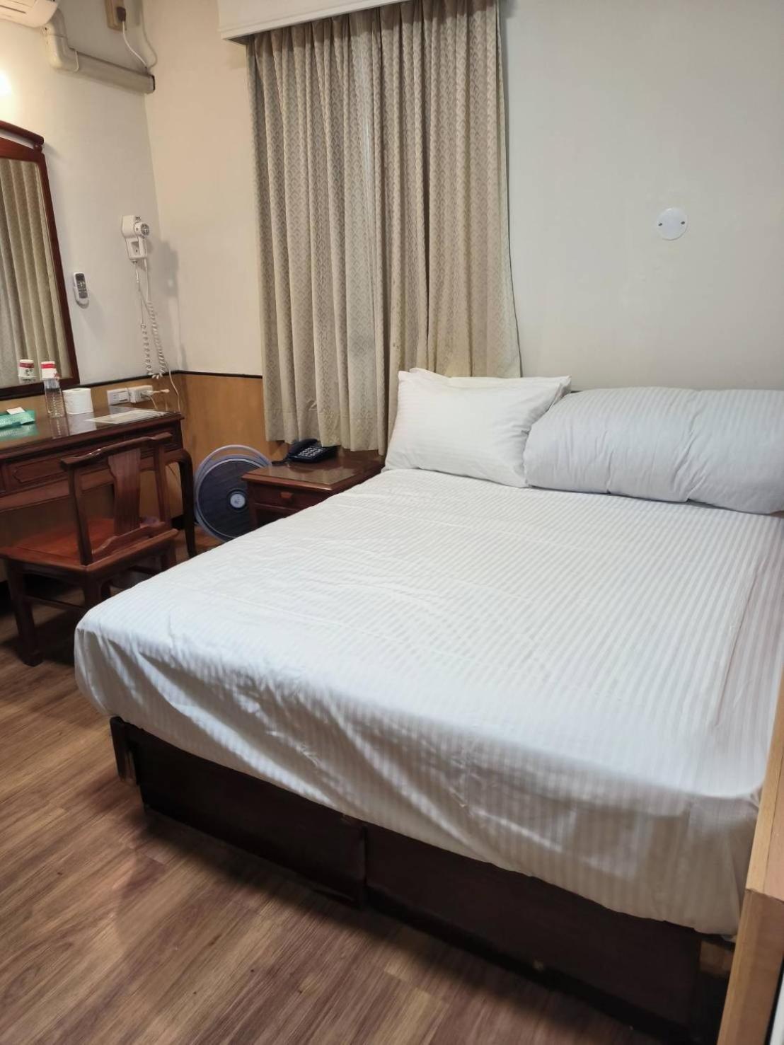丸松商旅 Hotell Miaoli Exteriör bild