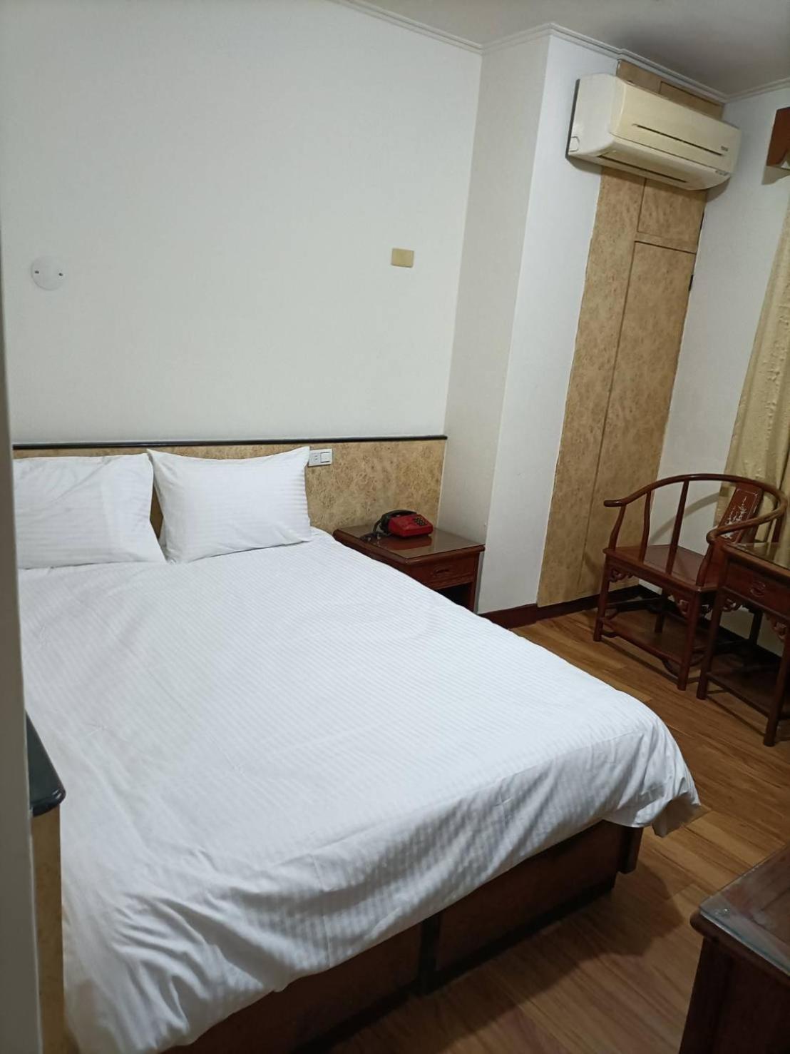 丸松商旅 Hotell Miaoli Exteriör bild