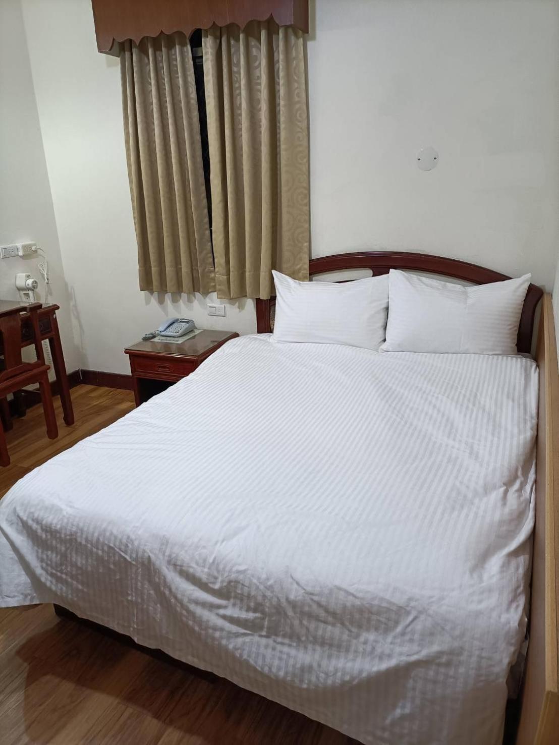 丸松商旅 Hotell Miaoli Exteriör bild
