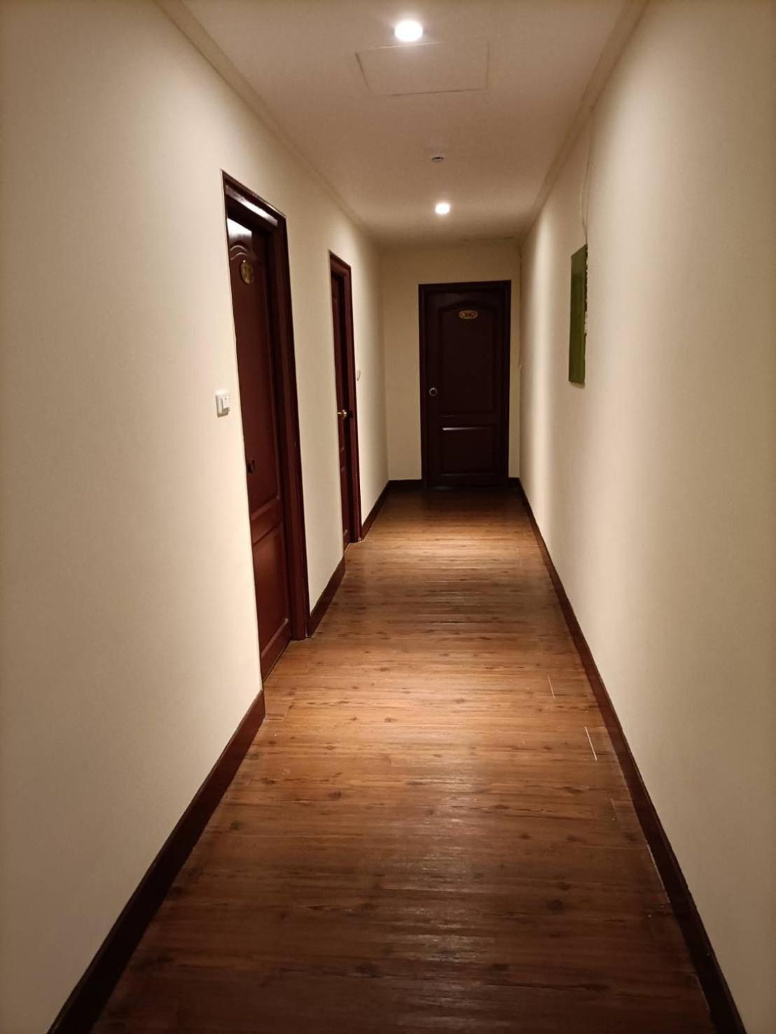 丸松商旅 Hotell Miaoli Exteriör bild